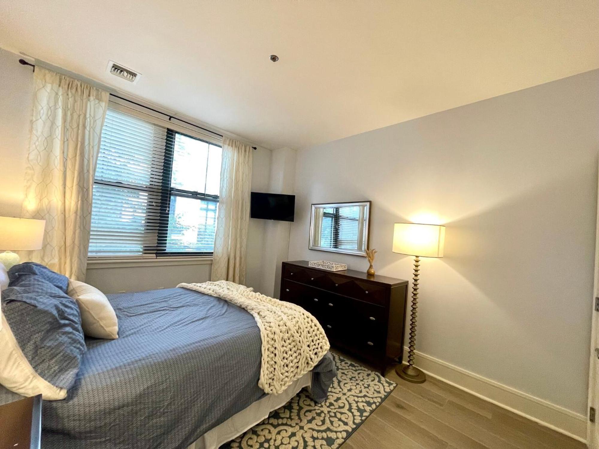 Luxury 1bed Loft, 2 Baths, Air, South End Appartamento